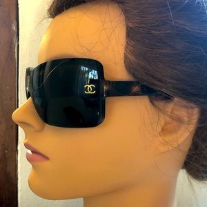 CHANEL Sunglasses (2006)